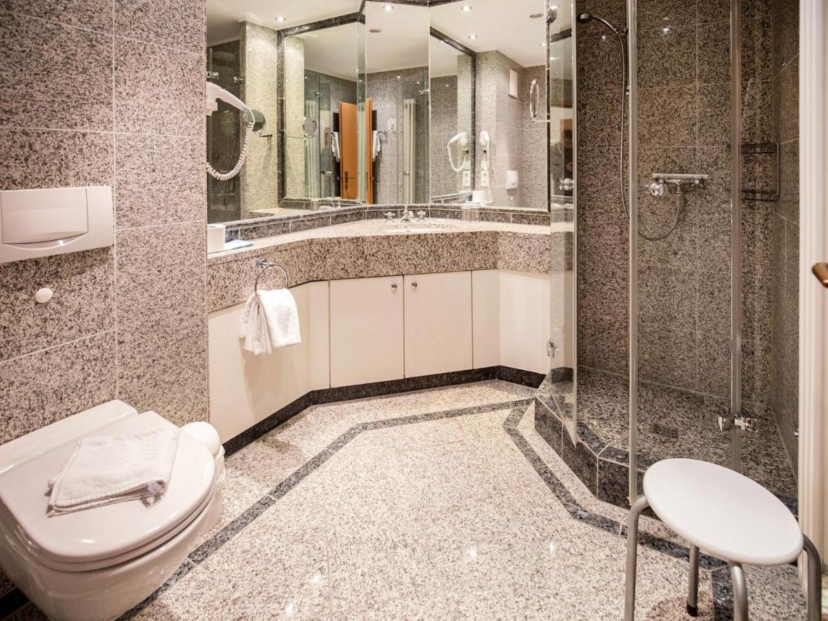 Komfort Mit 1 Schlafzimmer Und Balkon Im Dachgeschoss 185
